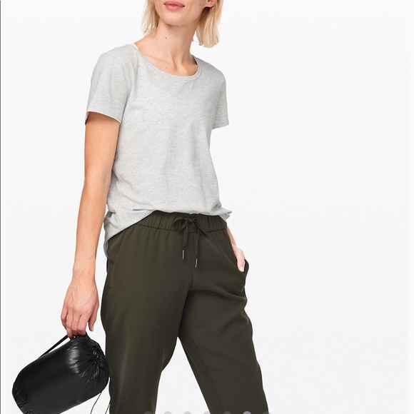 ⭐️HOST PICK⭐️ Lululemon Pack It Down Jacket - black - Picture 6 of 8